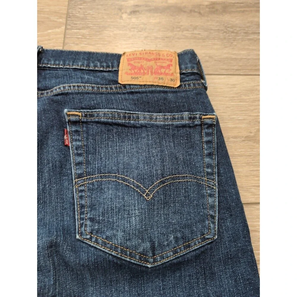 LEVI'S 505 MENS DENIM BLUE JEANS SIZE 36X30 STRAIGHT REGULAR FIT MEDIUM WASH EUC